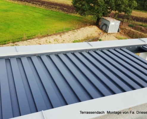 lamellendach_algarve_roof_im_betonkanz_montiert-f362072f