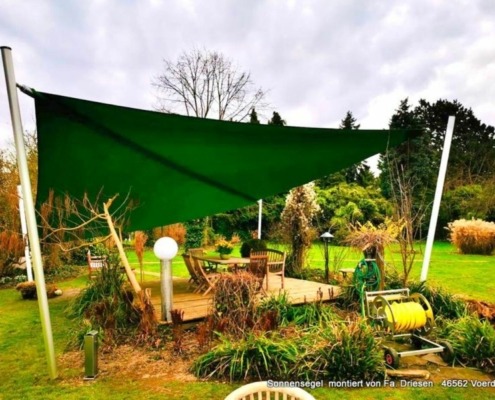 sonnensegel_freistehend-im_garten_als_Wetterschutz-64272a49